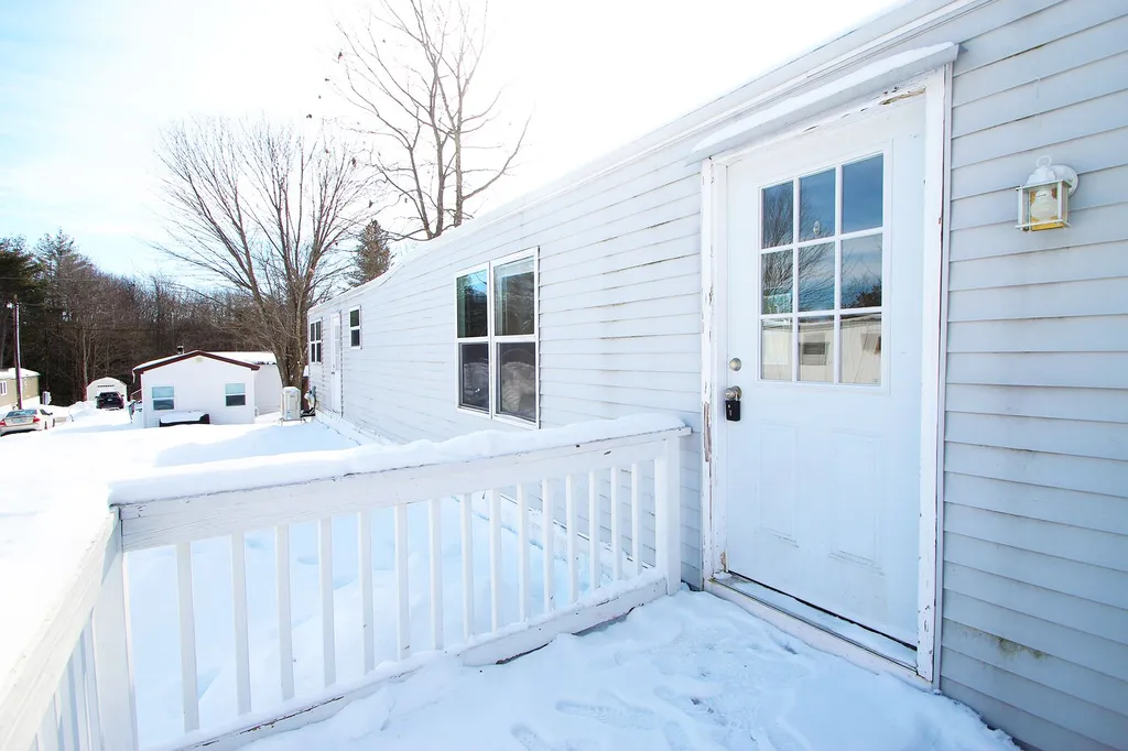 41 Crystal Springs Way Somersworth NH 03878