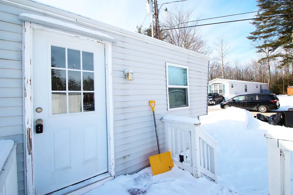 41 Crystal Springs Way Somersworth NH 03878
