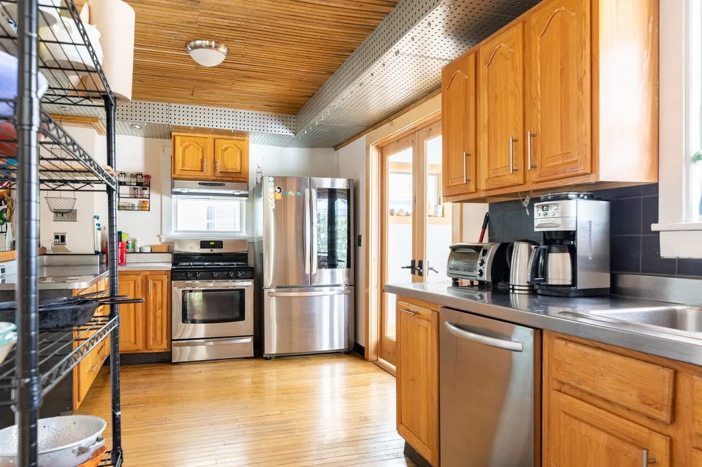 28 Crombie Street Burlington VT 05401