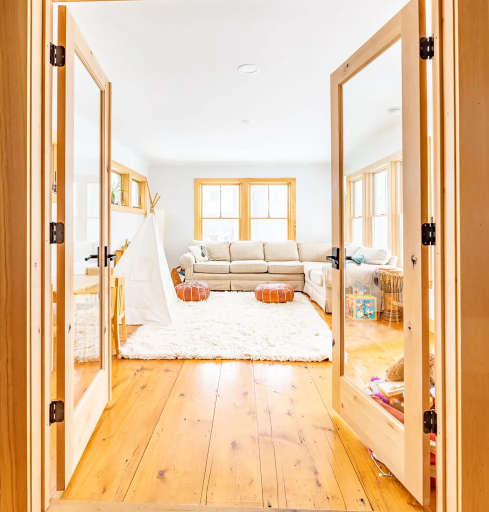 28 Crombie Street Burlington VT 05401