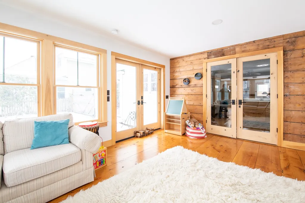 28 Crombie Street Burlington VT 05401