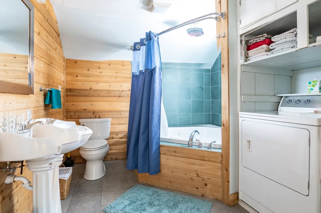 28 Crombie Street Burlington VT 05401