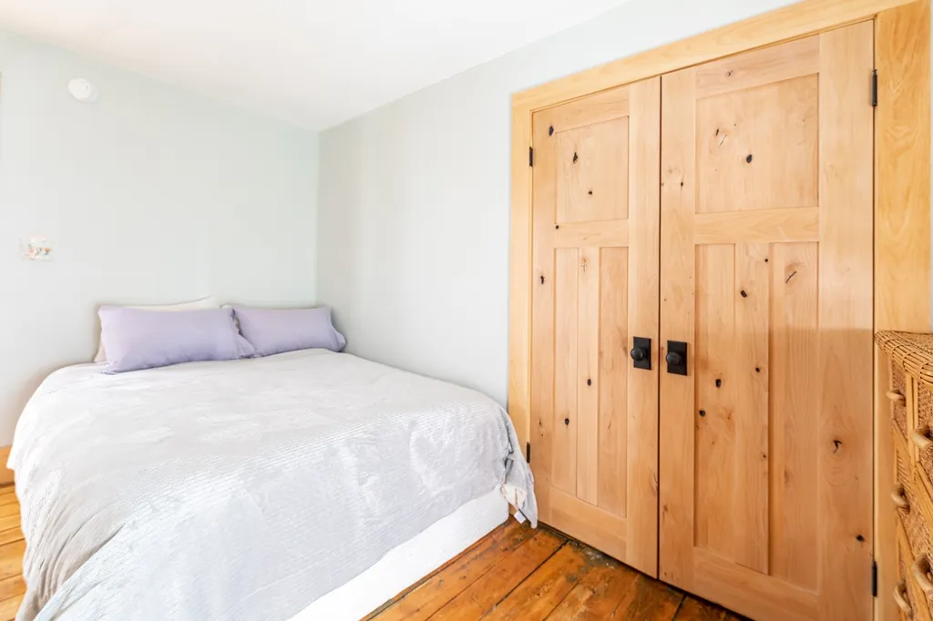 28 Crombie Street Burlington VT 05401