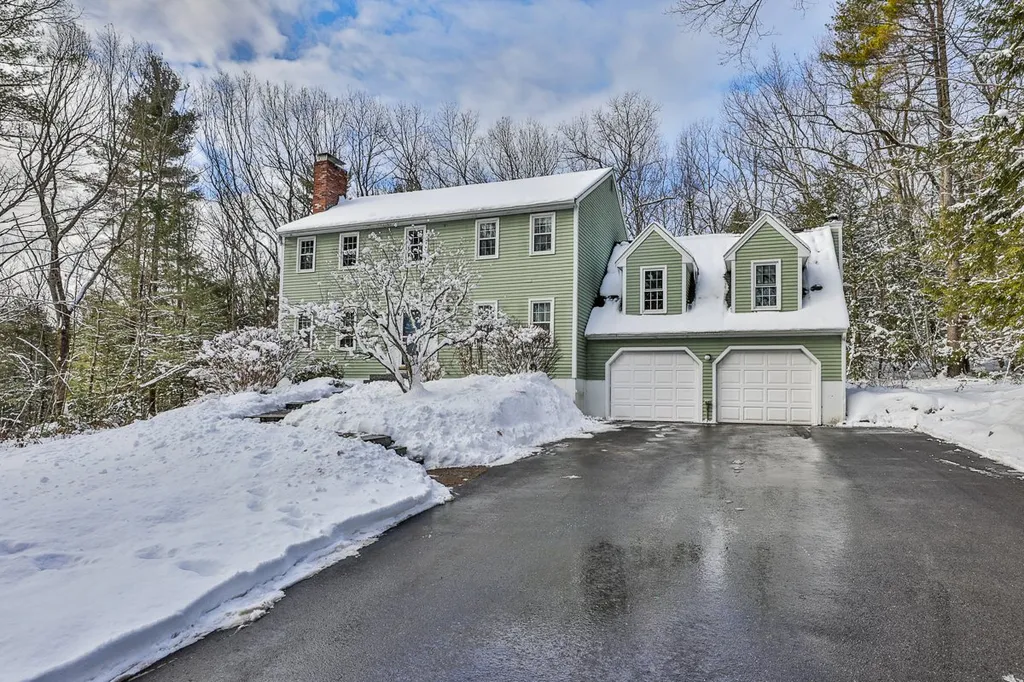 8 Crestwood Court Amherst NH 03031