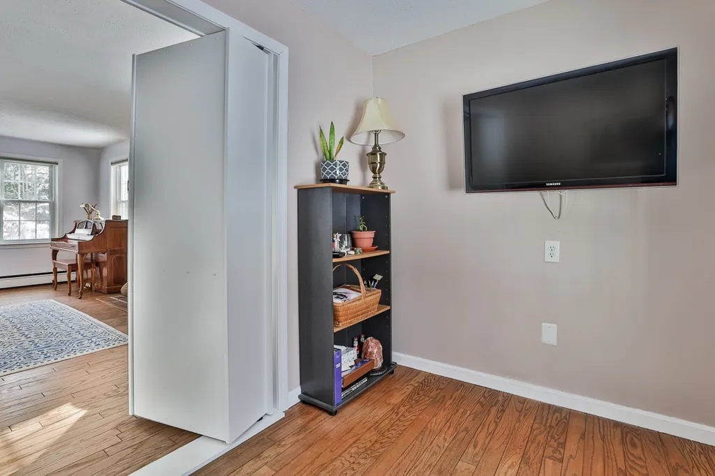 8 Crestwood Court Amherst NH 03031