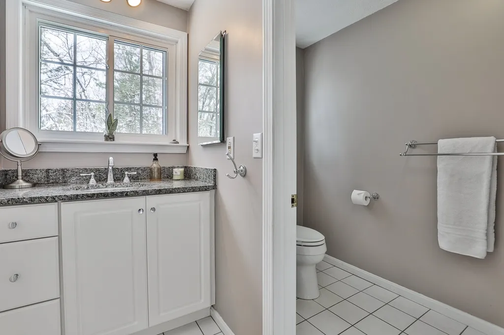 8 Crestwood Court Amherst NH 03031