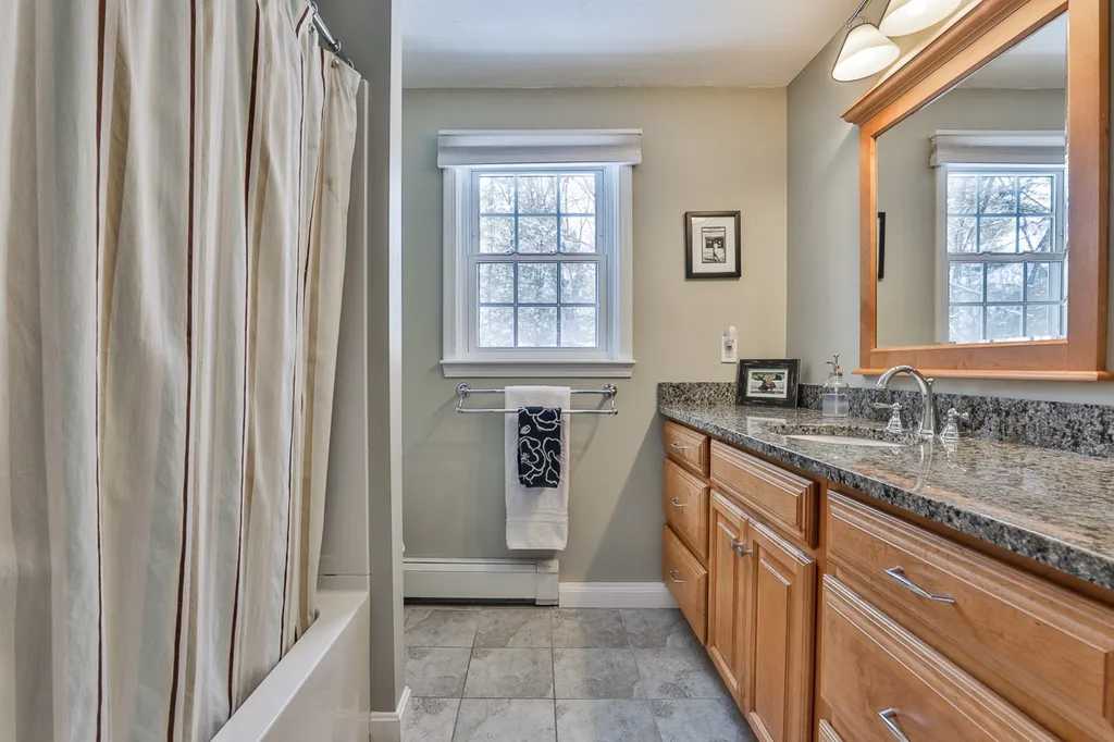 8 Crestwood Court Amherst NH 03031