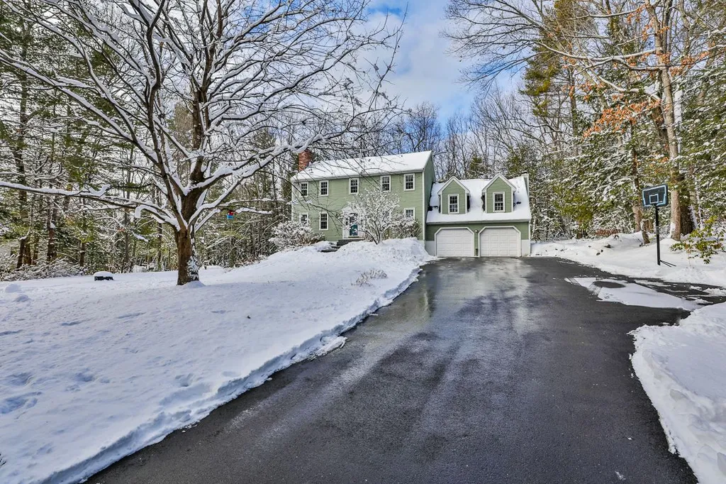 8 Crestwood Court Amherst NH 03031