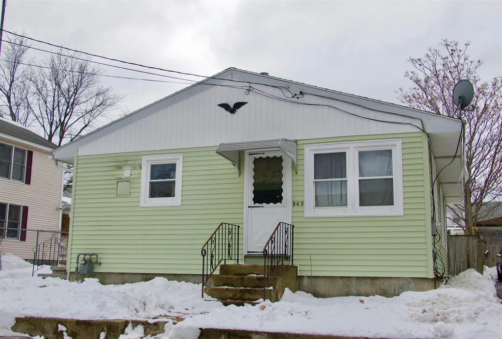 543 Dix Street Manchester NH 03103