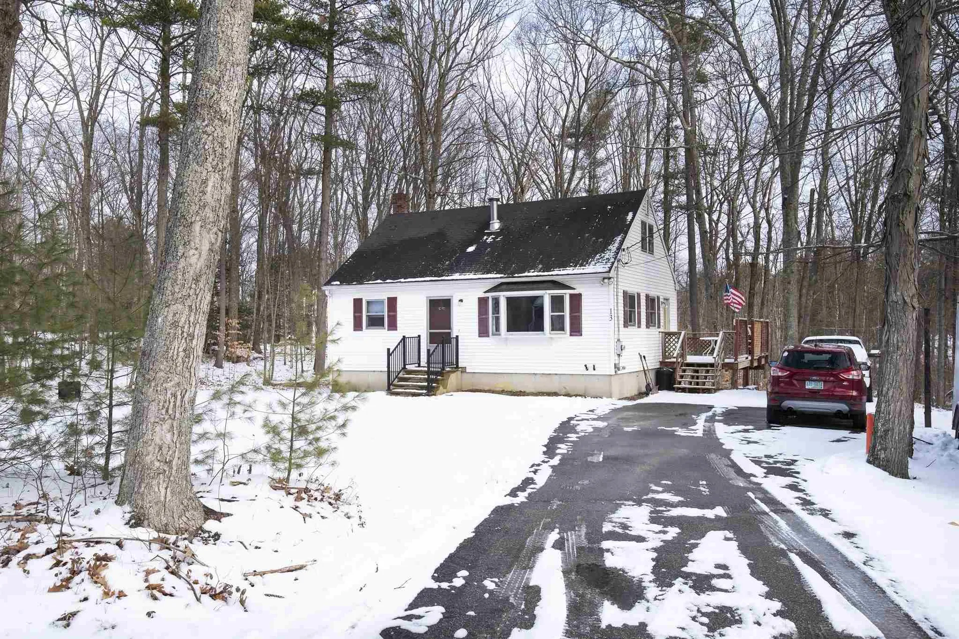 13 Nancy Lane Raymond NH 03077