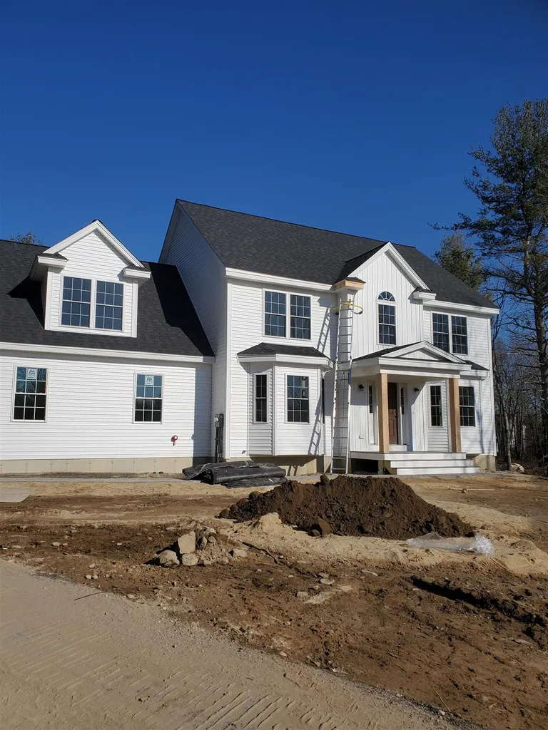 5 Braeburn Drive Londonderry NH 03053
