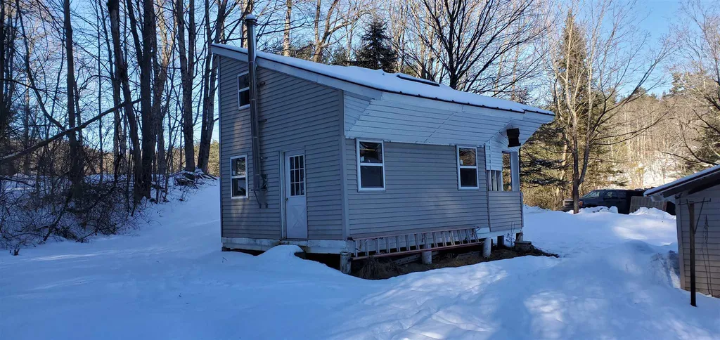 31 Cobb Hill Road Hartland VT 05048-9429