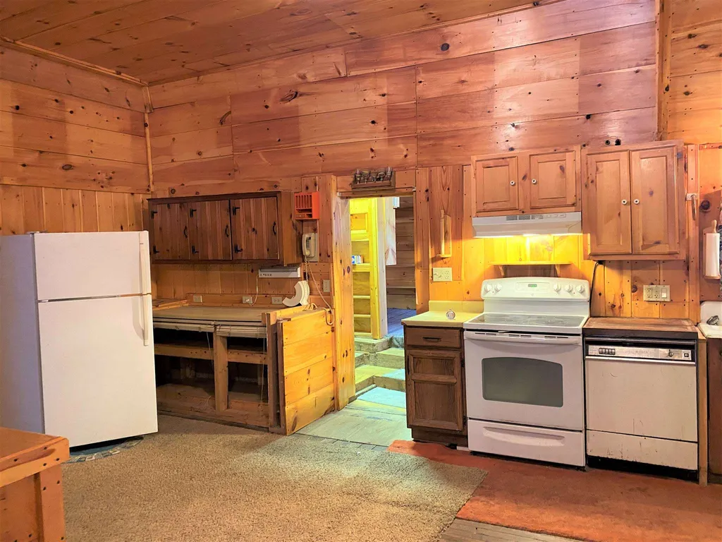 31 Cobb Hill Road Hartland VT 05048-9429