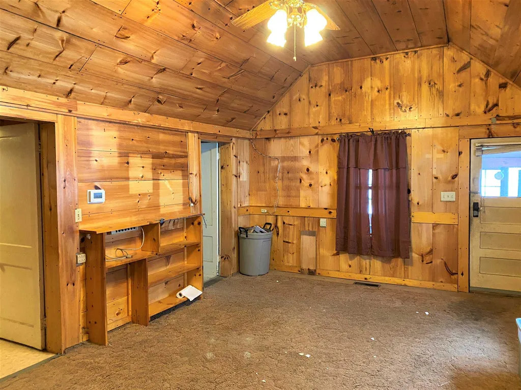 31 Cobb Hill Road Hartland VT 05048-9429