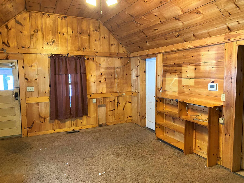 31 Cobb Hill Road Hartland VT 05048-9429