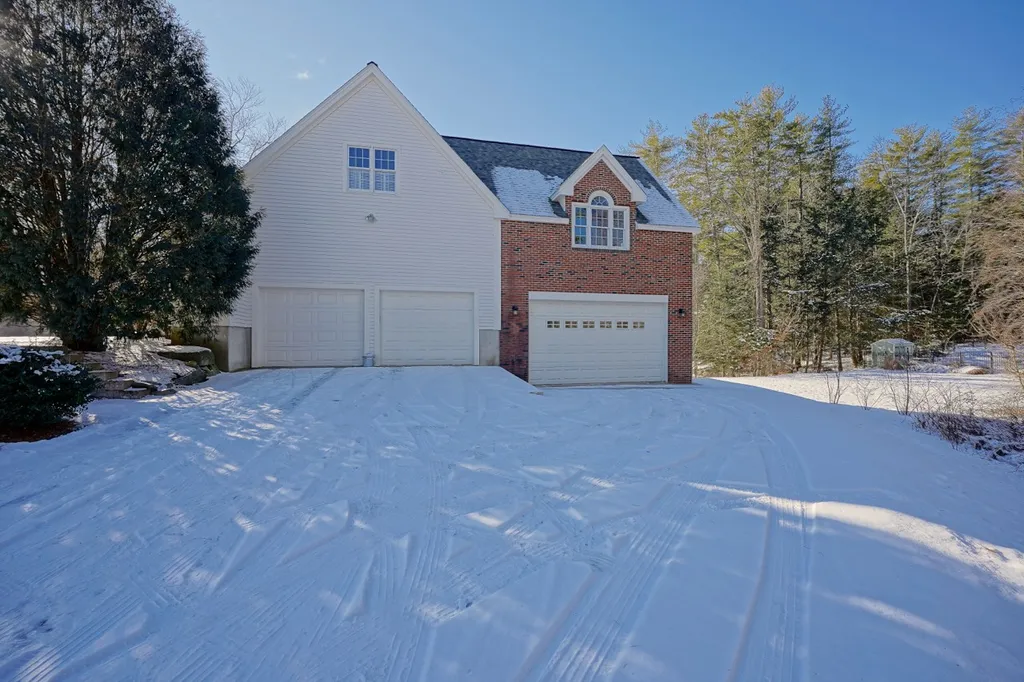 15 Finn Avenue Newfields NH 03856