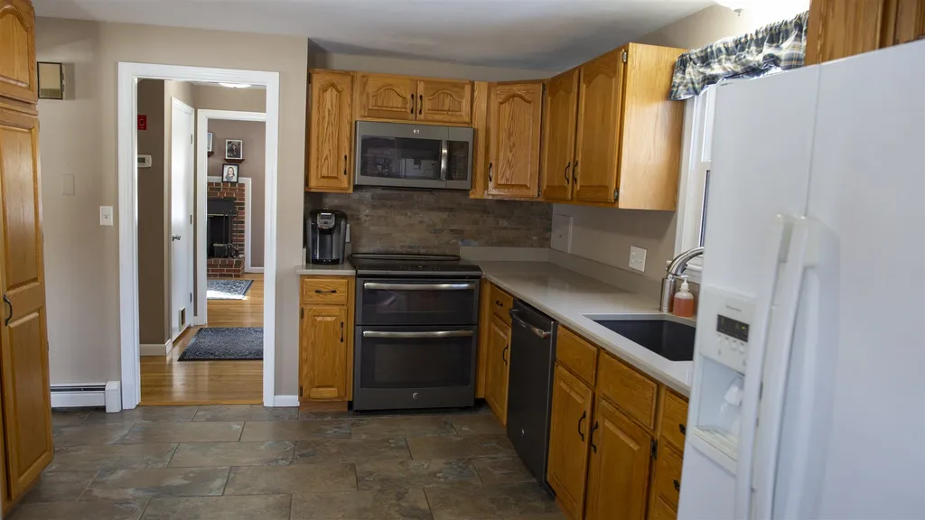12 Crawford Avenue Exeter NH 03833