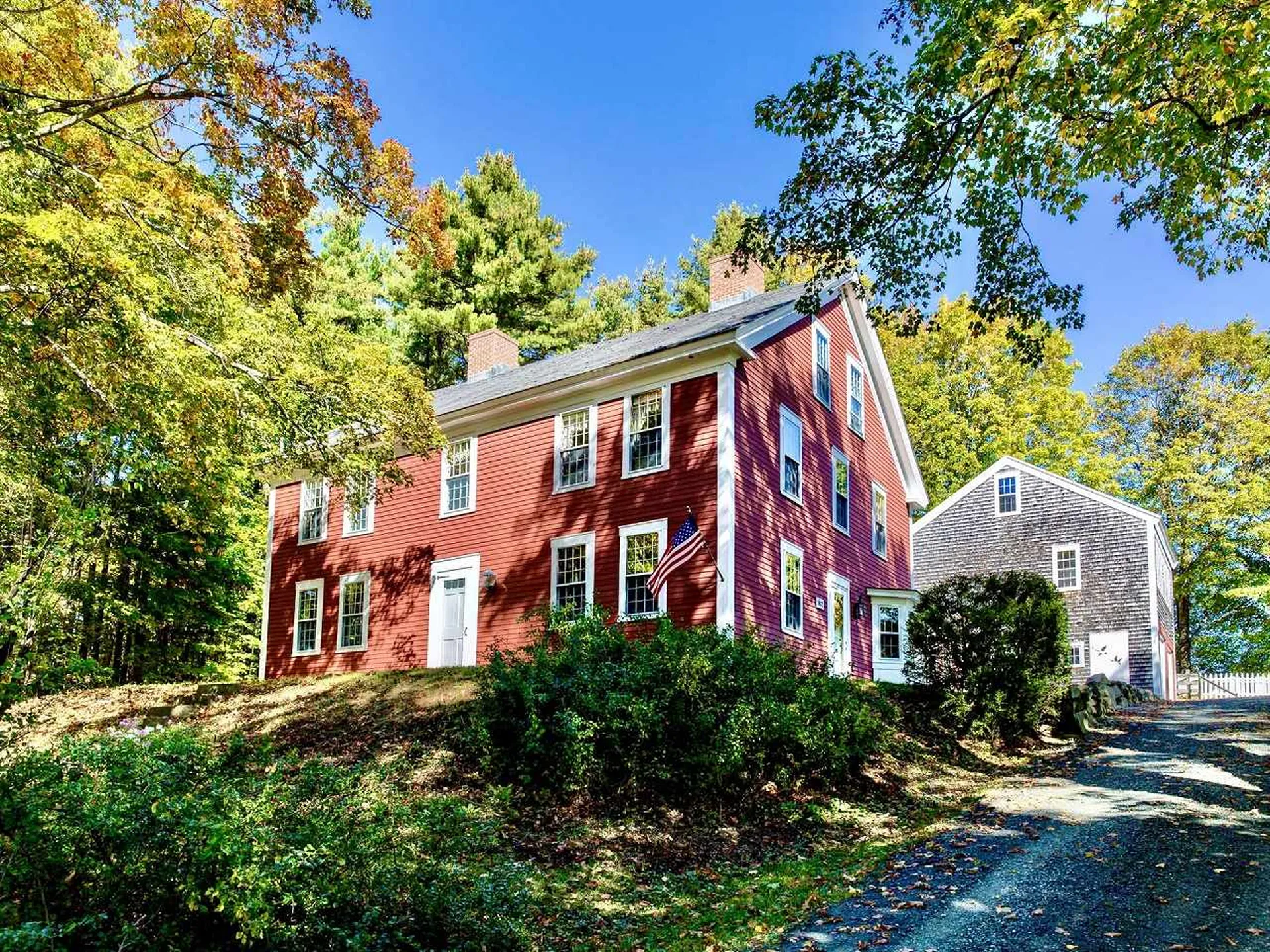 879 Main Street New London NH 03257