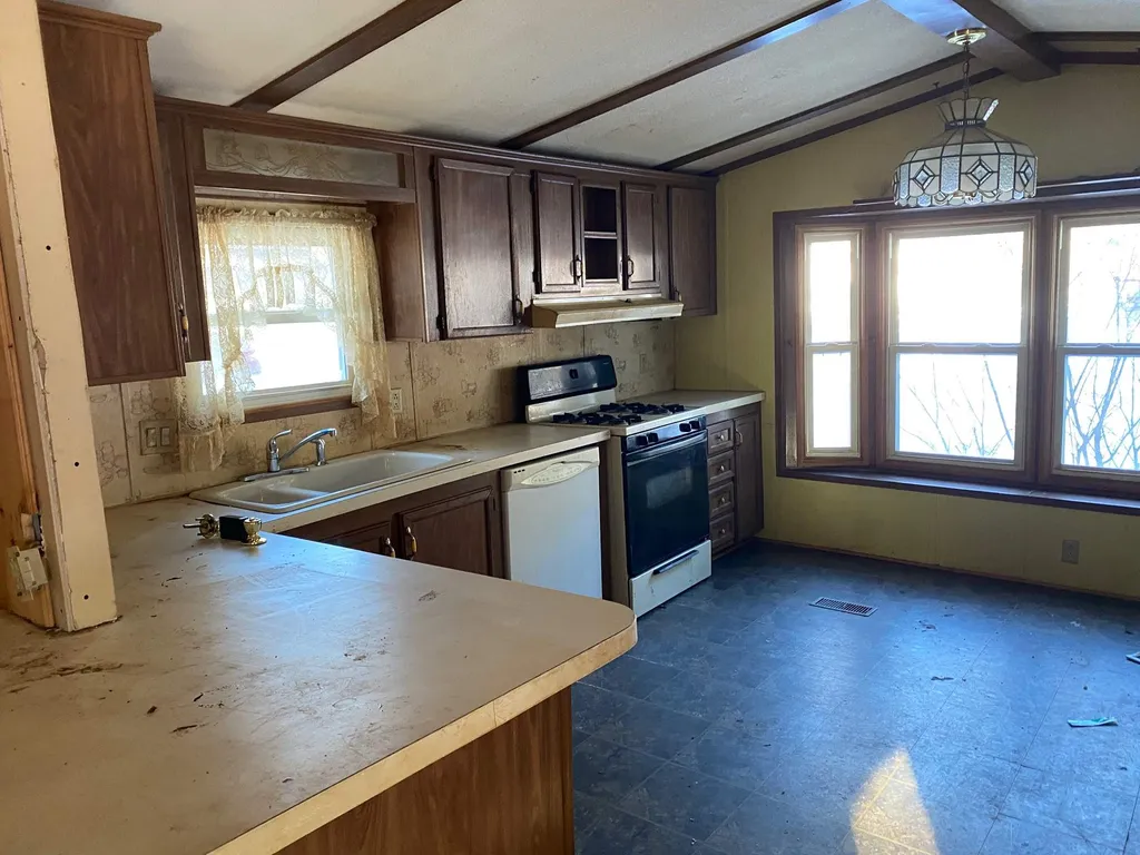 77 Black Bear Road Tamworth NH 03886