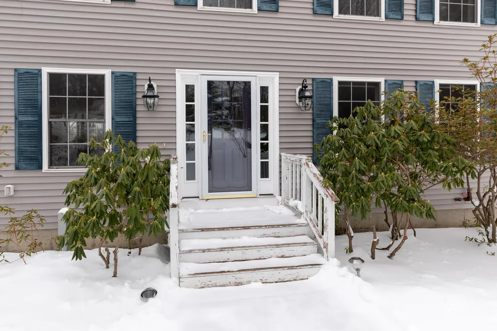 189 Lakeside Oaks Drive Barrington NH 03825