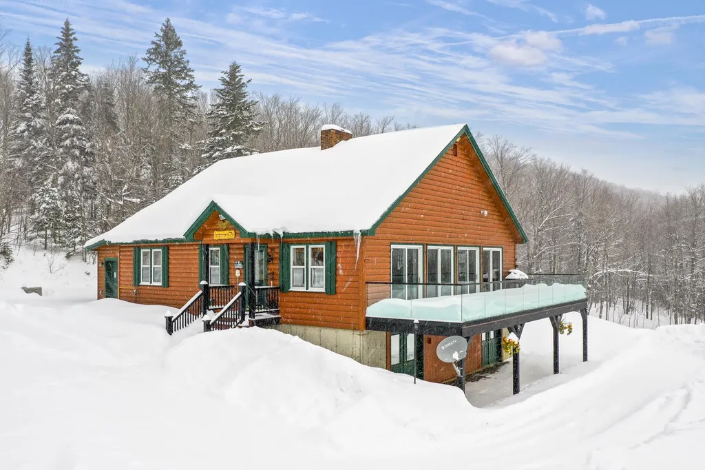 286 Golden Eagle Road Pittsburg NH 03592