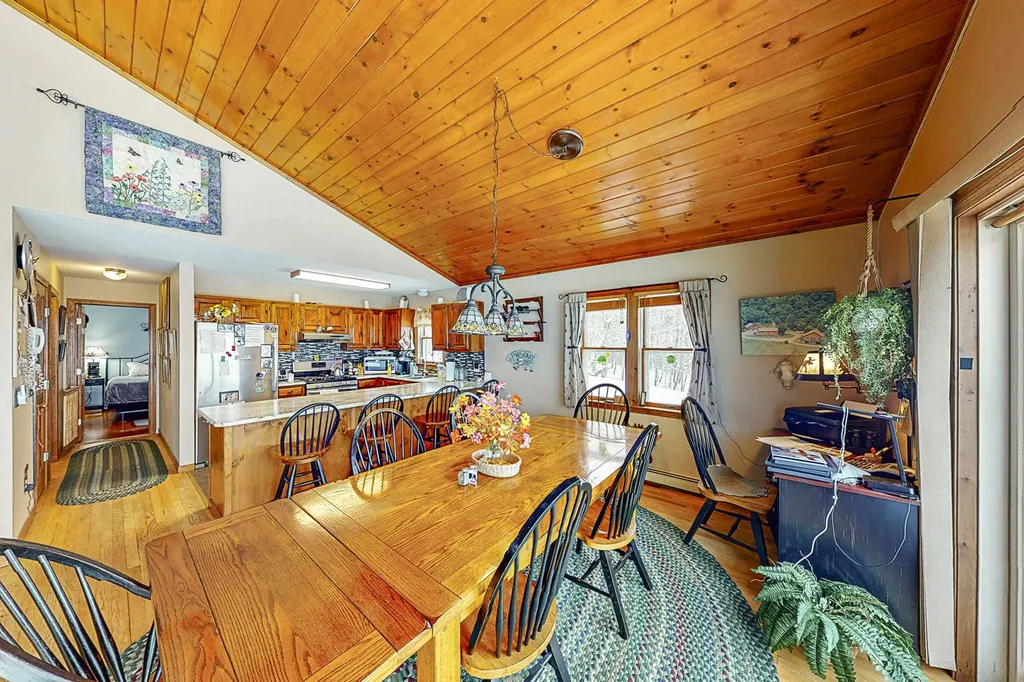 286 Golden Eagle Road Pittsburg NH 03592