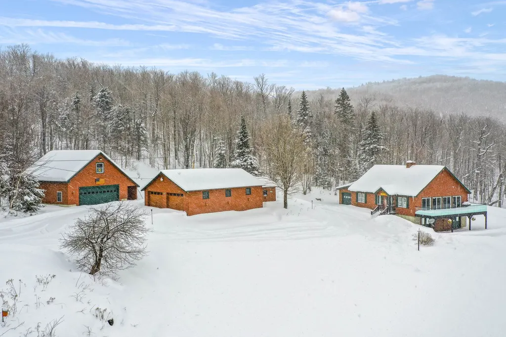 286 Golden Eagle Road Pittsburg NH 03592