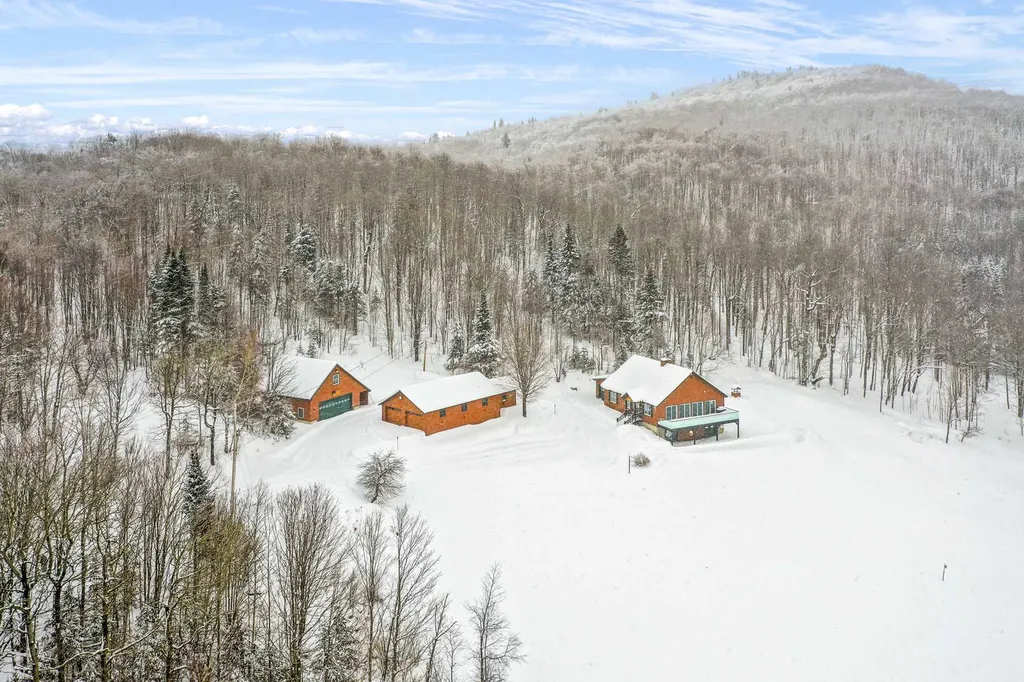 286 Golden Eagle Road Pittsburg NH 03592