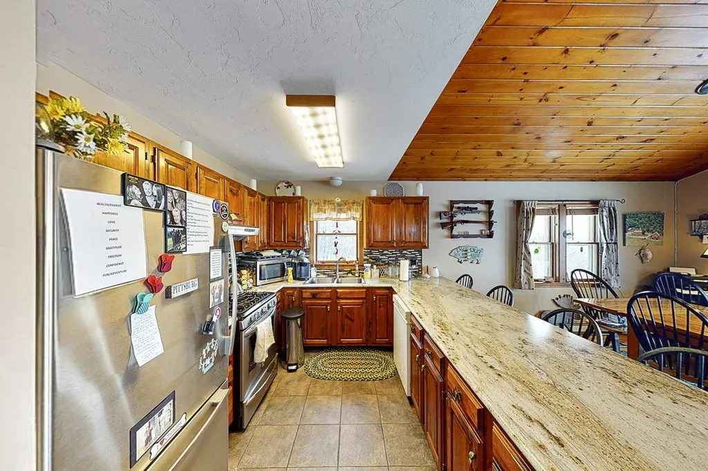286 Golden Eagle Road Pittsburg NH 03592