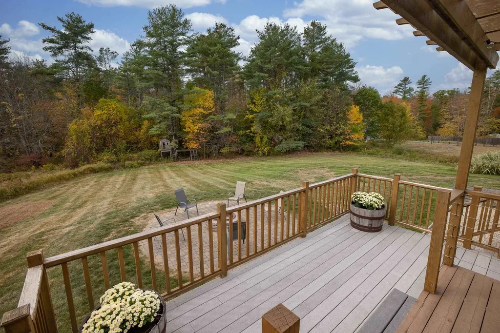 15 Knoll Road Eliot ME 03903