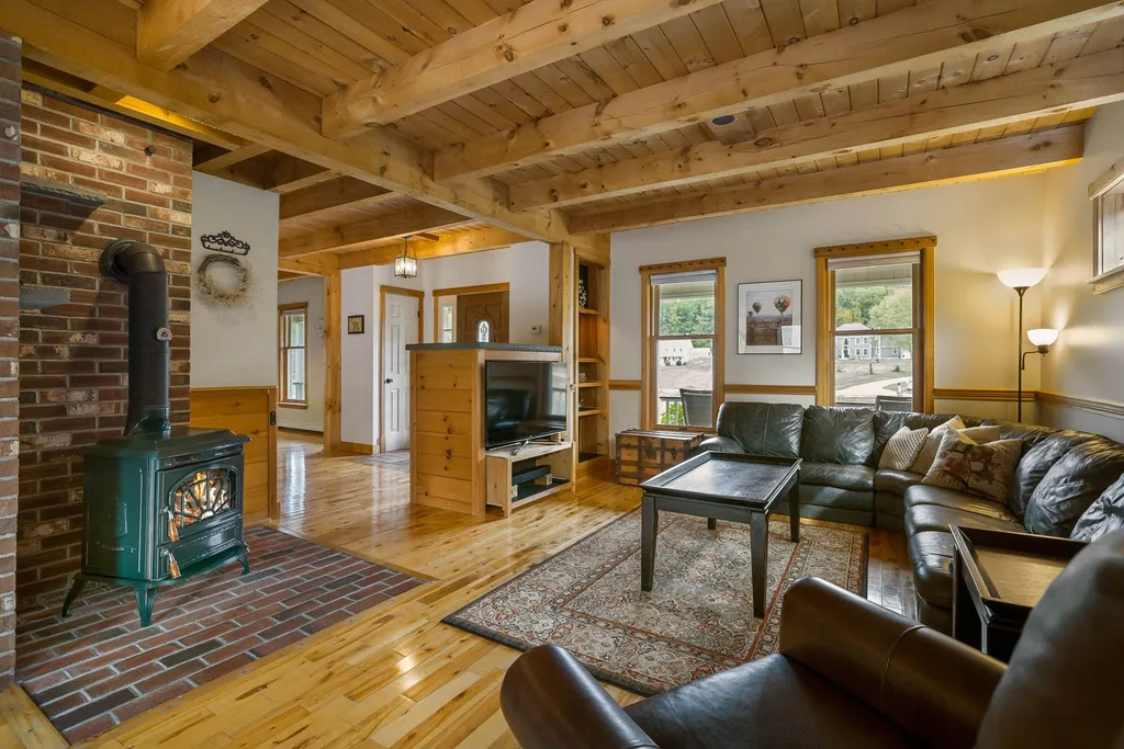 15 Knoll Road Eliot ME 03903