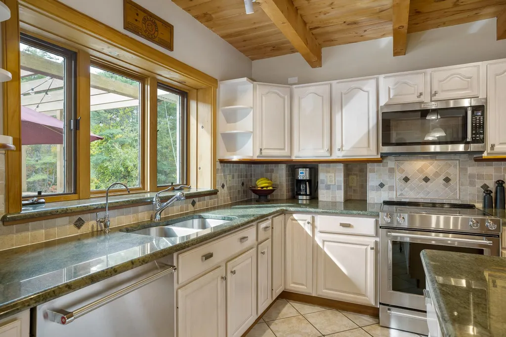 15 Knoll Road Eliot ME 03903