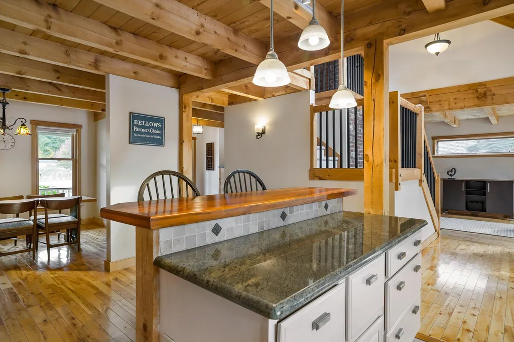 15 Knoll Road Eliot ME 03903