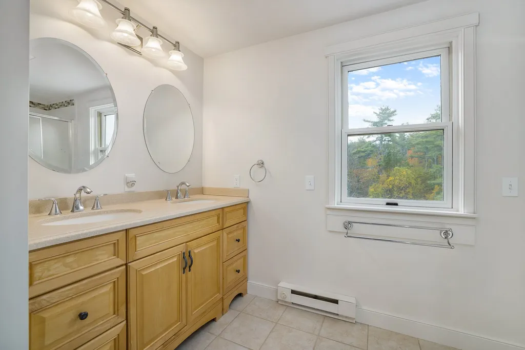15 Knoll Road Eliot ME 03903