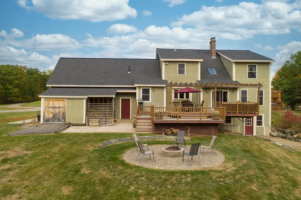 15 Knoll Road Eliot ME 03903