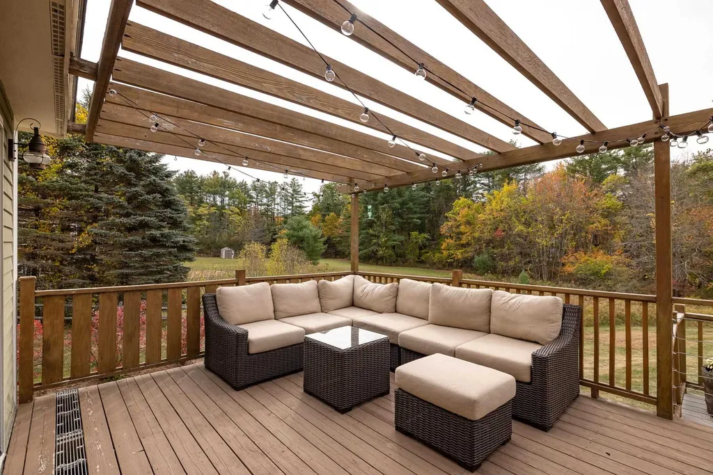 15 Knoll Road Eliot ME 03903