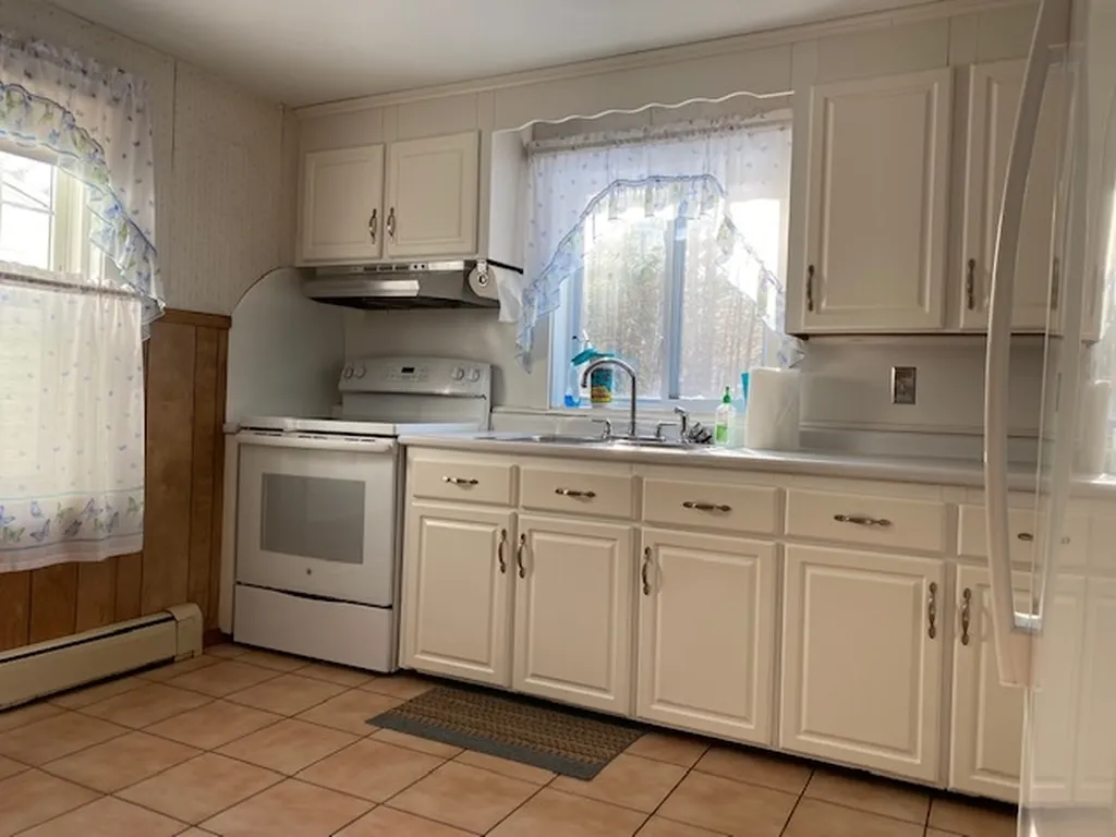 16 Blackwater Road Somersworth NH 03878-1503
