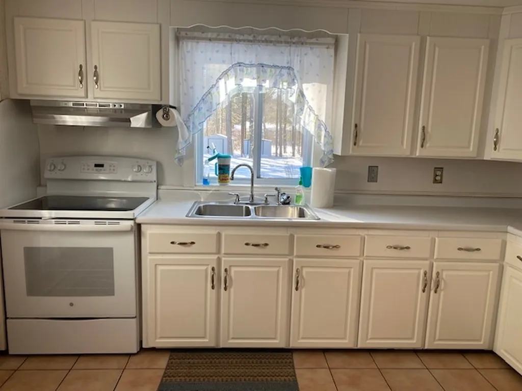 16 Blackwater Road Somersworth NH 03878-1503