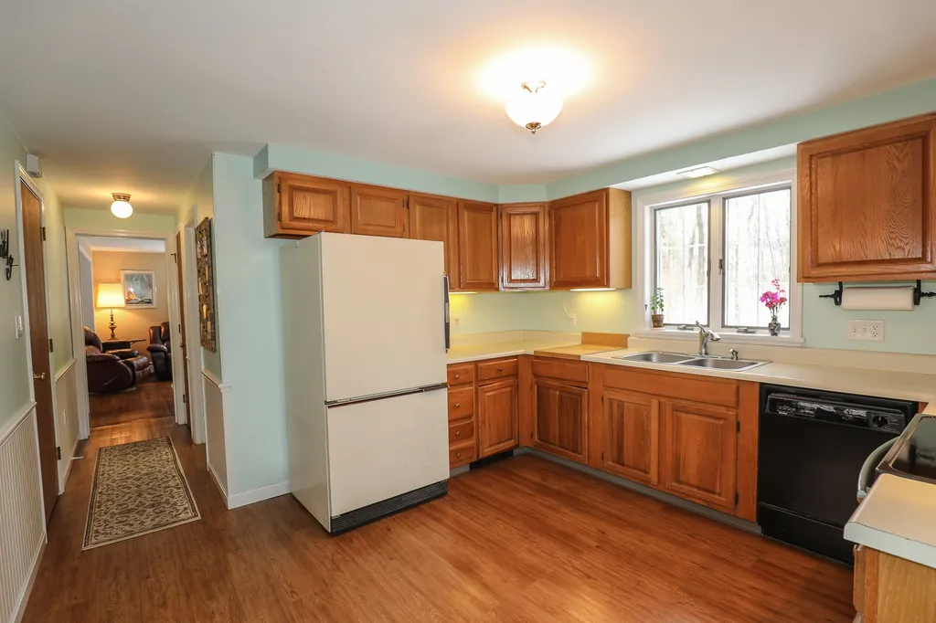 9 Holstein Avenue Londonderry NH 03053