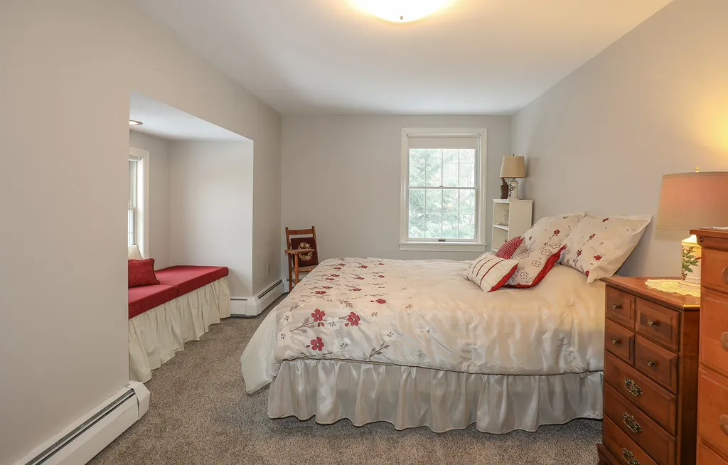 9 Holstein Avenue Londonderry NH 03053