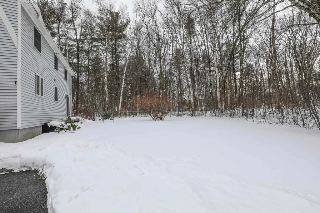 9 Holstein Avenue Londonderry NH 03053
