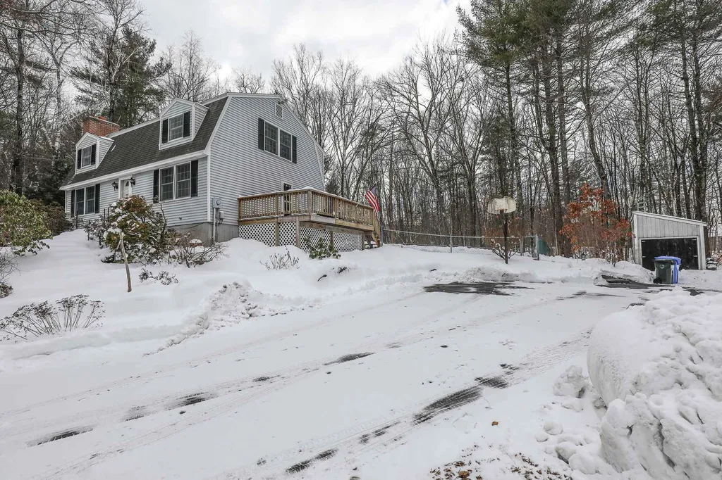 9 Holstein Avenue Londonderry NH 03053