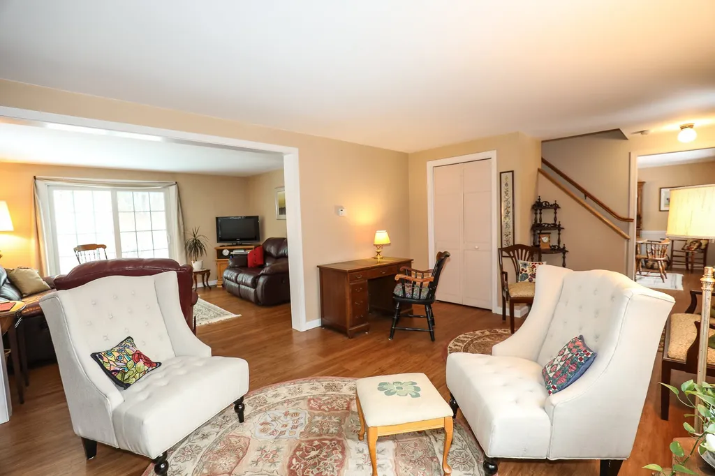 9 Holstein Avenue Londonderry NH 03053