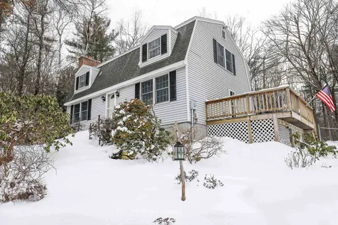 9 Holstein Avenue Londonderry NH 03053