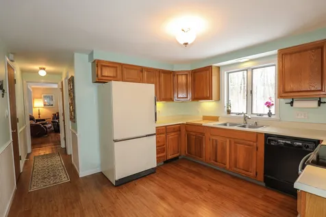 9 Holstein Avenue Londonderry NH 03053