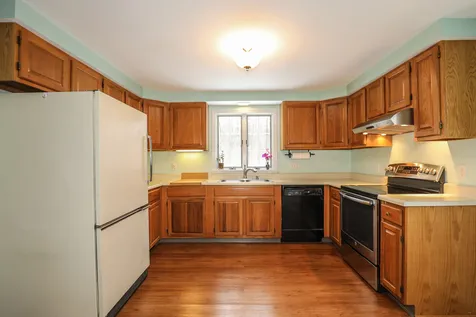 9 Holstein Avenue Londonderry NH 03053