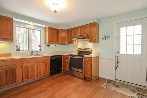 9 Holstein Avenue Londonderry NH 03053