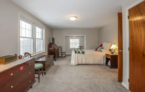 9 Holstein Avenue Londonderry NH 03053
