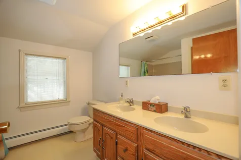 9 Holstein Avenue Londonderry NH 03053