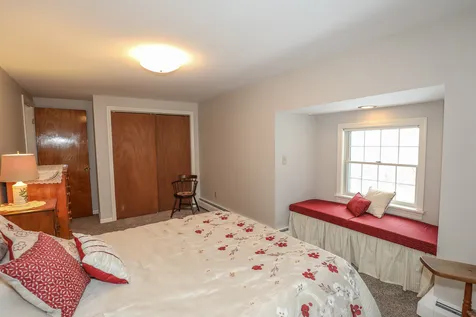 9 Holstein Avenue Londonderry NH 03053